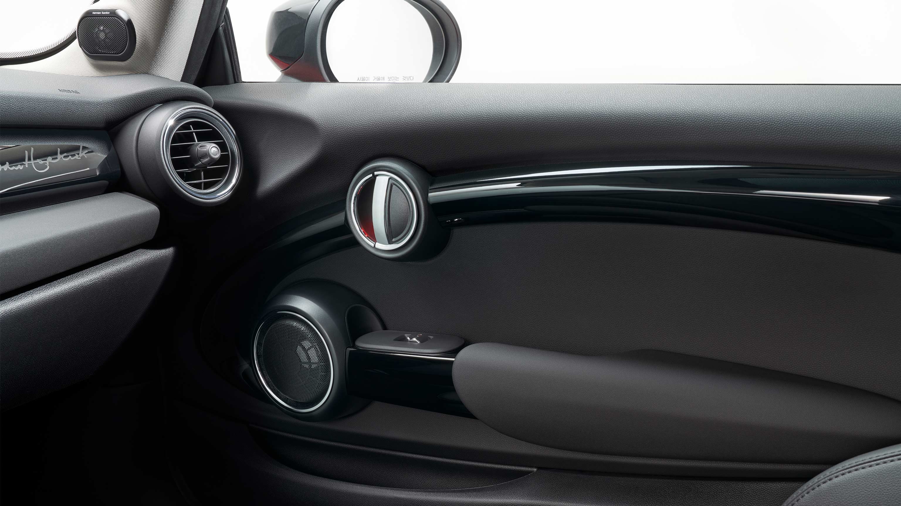 MINI ROSEWOOD EDITION – SPORTS SEATS FOR DRIVER & FRONT PASSENGER